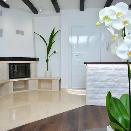 V&m Apartment Split
