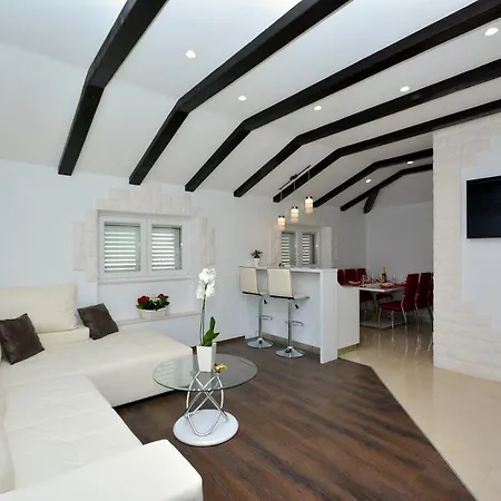 V&m Apartment Split