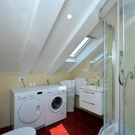 V&m Apartment Split